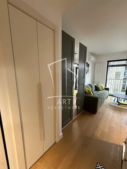 Milana Rakića | 4zida.rs