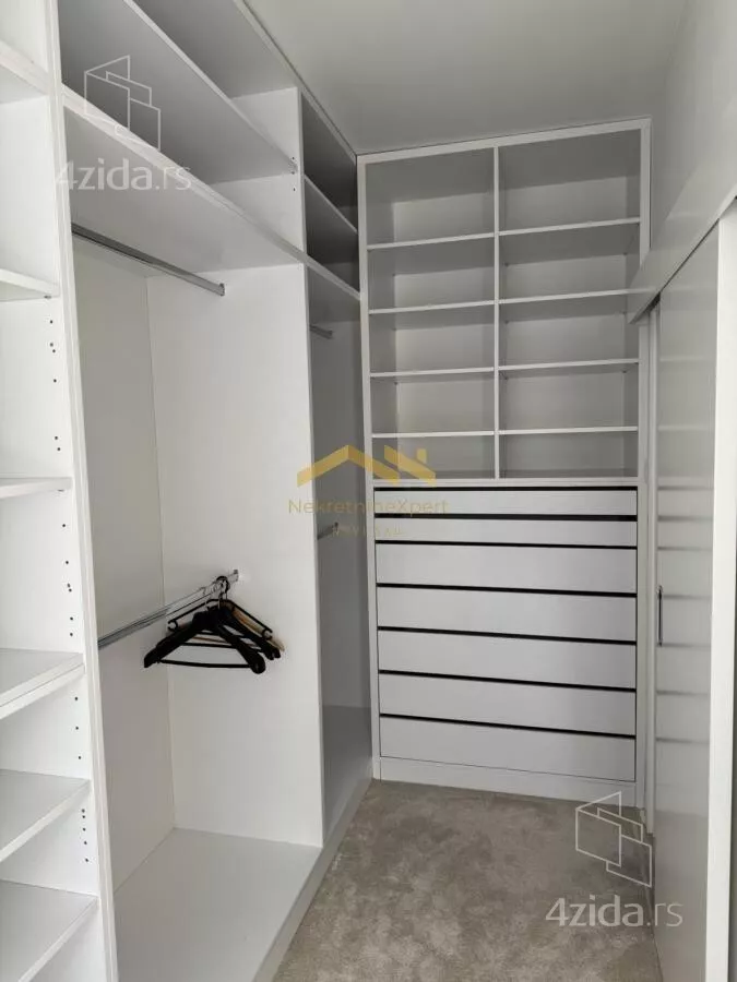 Četvoroiposoban stan | 4zida