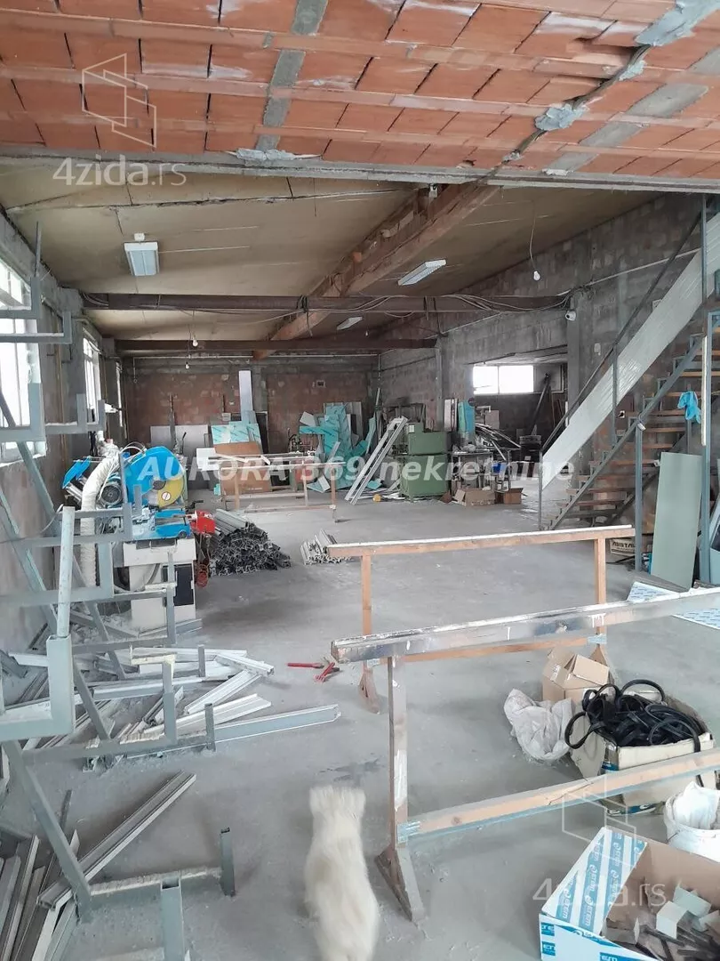 Poslovna zgrada | 4zida