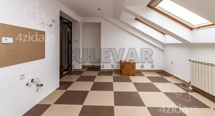 Četvorosoban stan | 4zida