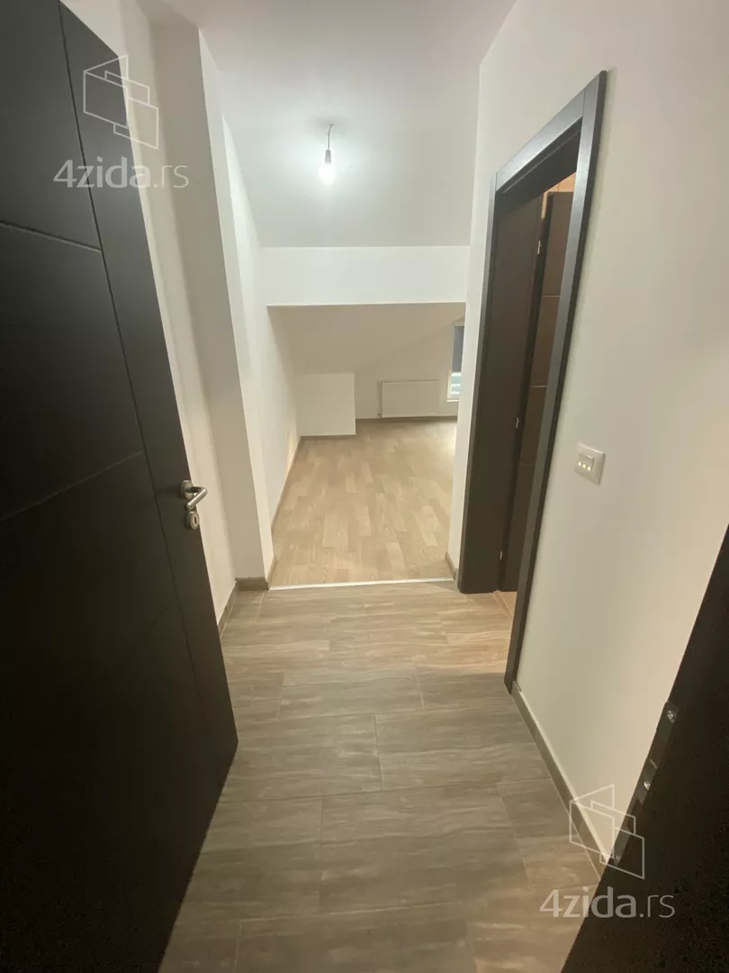 Četvoroiposoban stan | 4zida