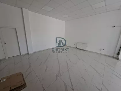 Crveni Pevac | 4zida.rs