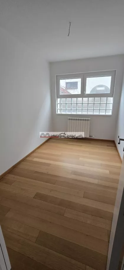 Autokomanda | 4zida.rs