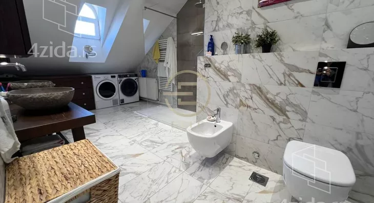 Četvoroiposoban stan | 4zida