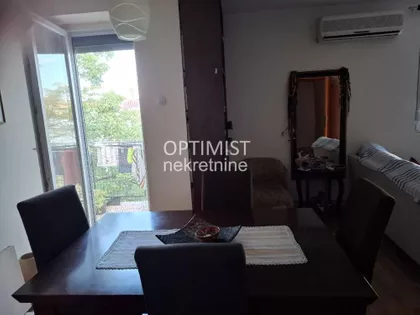 22. oktobra | 4zida.rs