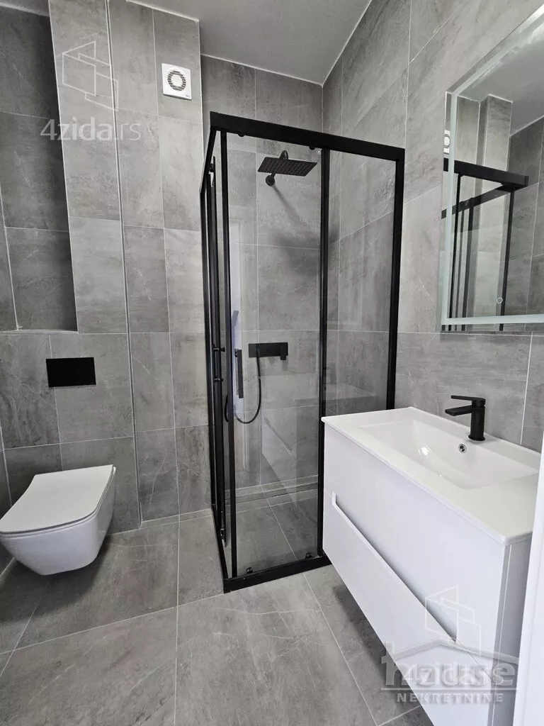 Šestosoban stan | 4zida