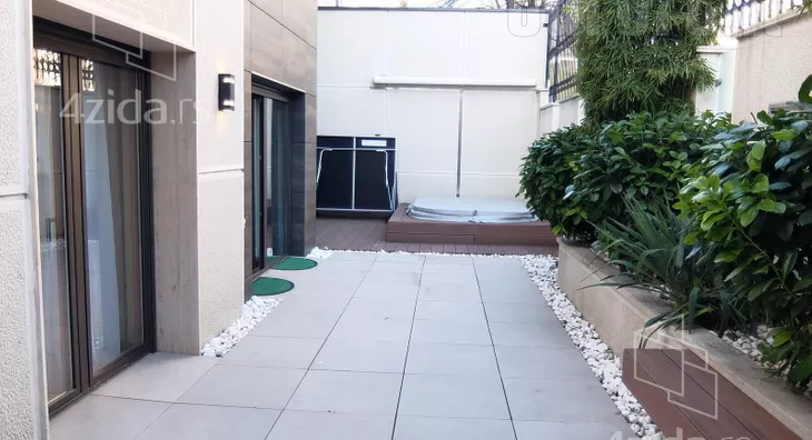 Troiposoban stan | 4zida