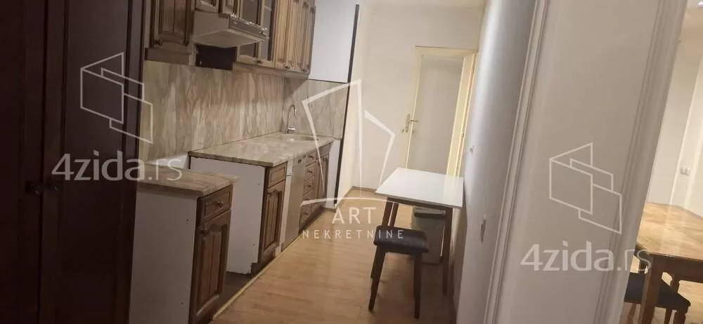 Četvoroiposoban stan | 4zida