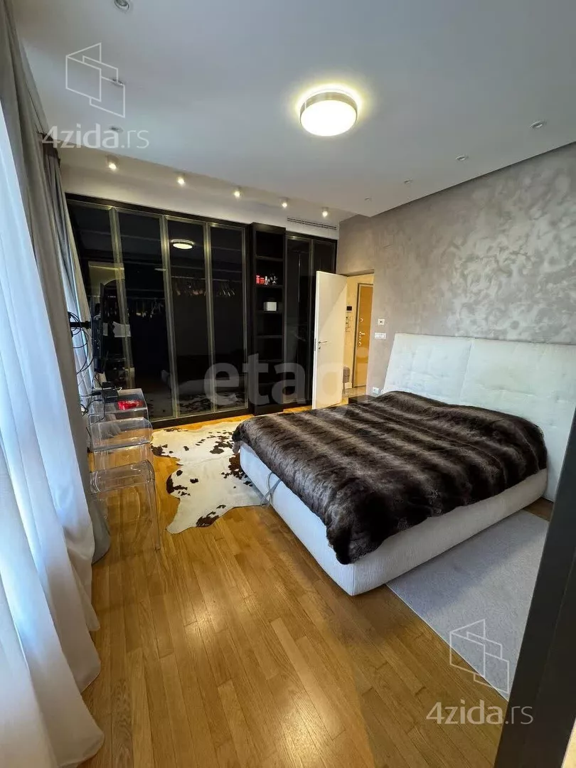 Šestosoban stan | 4zida