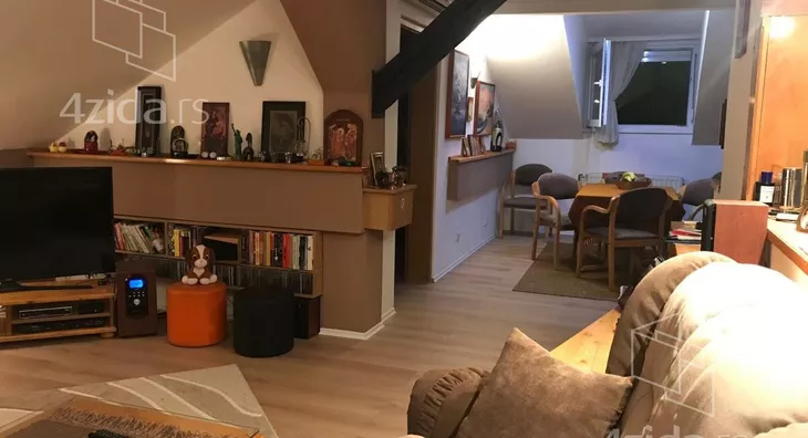 Šestosoban stan | 4zida