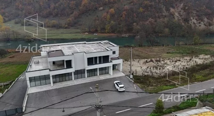 Poslovna zgrada | 4zida