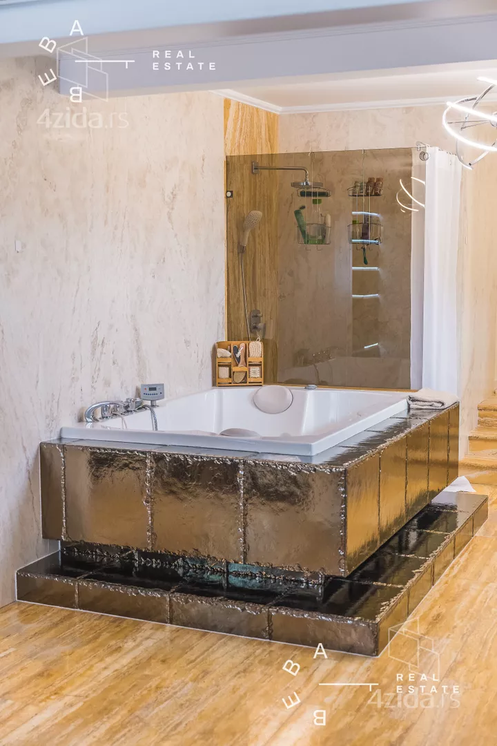 Šestosoban stan | 4zida