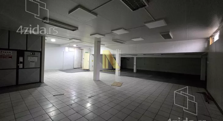 Poslovna zgrada | 4zida