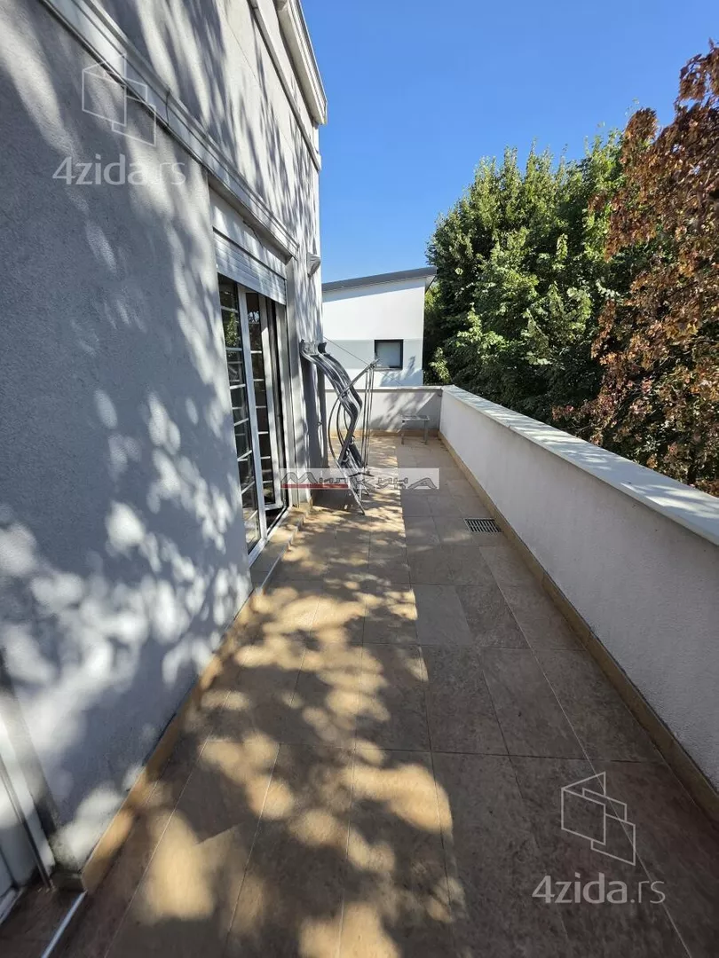 Šestosoban stan | 4zida