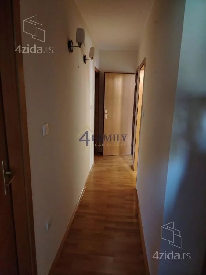 Šestosoban stan | 4zida