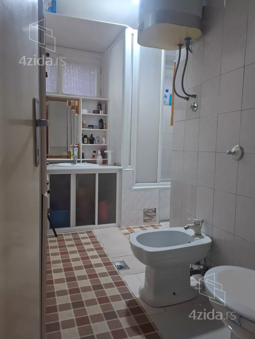 Četvoroiposoban stan | 4zida