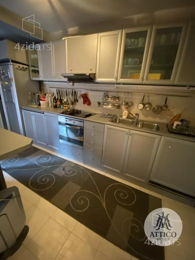 Četvoroiposoban stan | 4zida