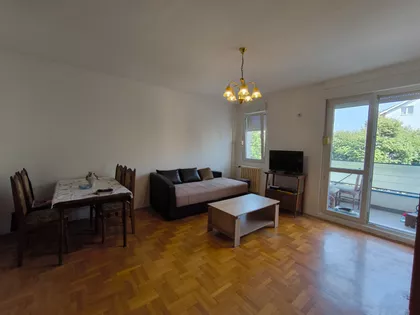 Komovska | 4zida.rs