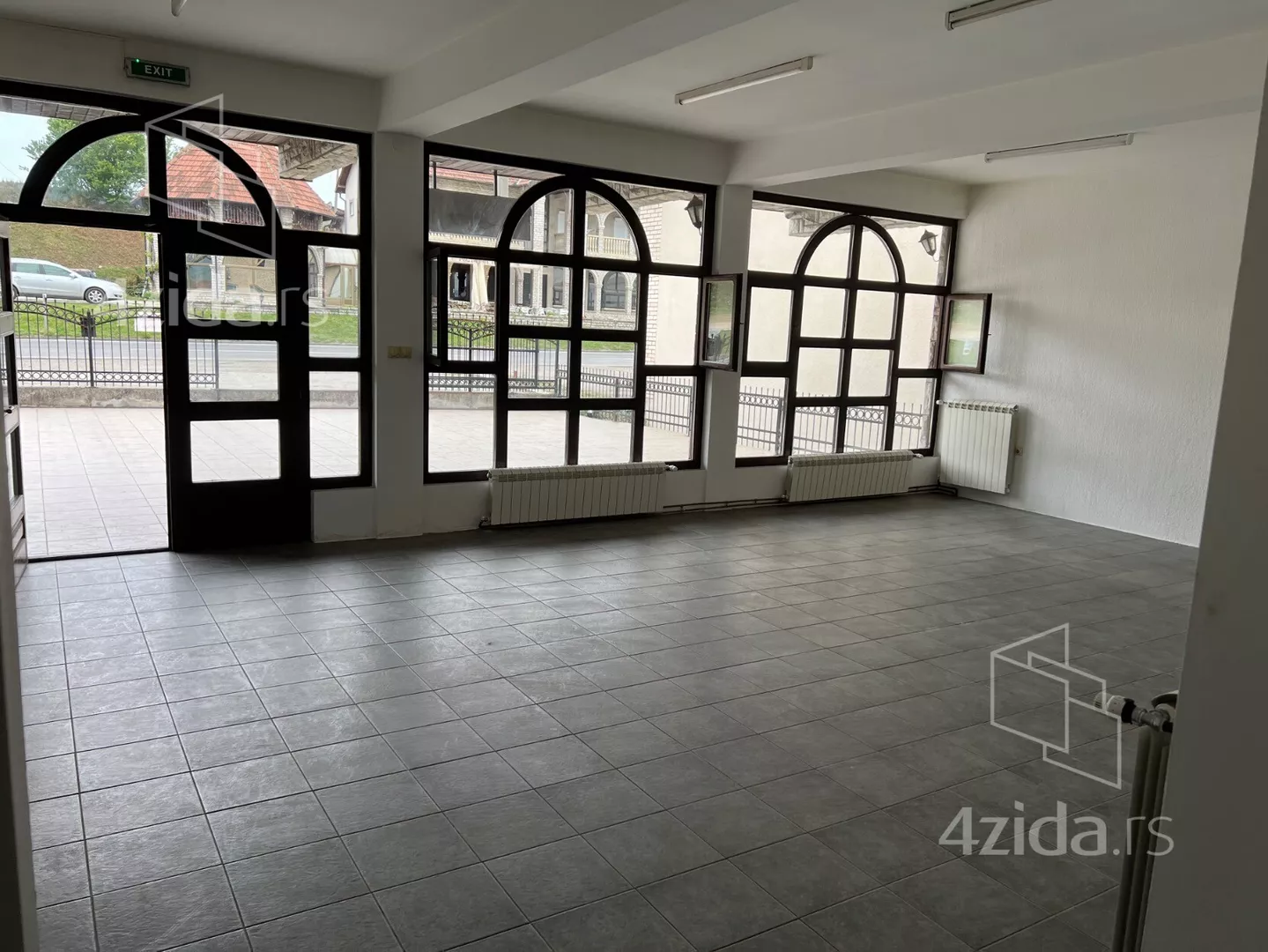 Lokal | 4zida