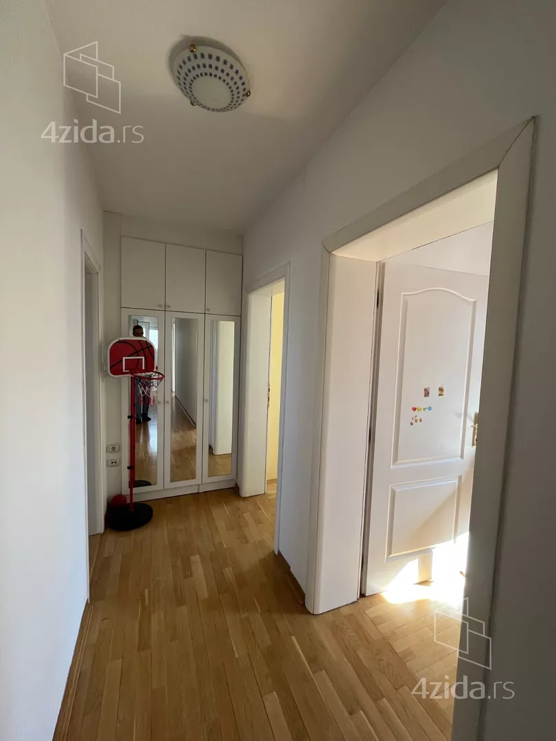 Četvoroiposoban stan | 4zida