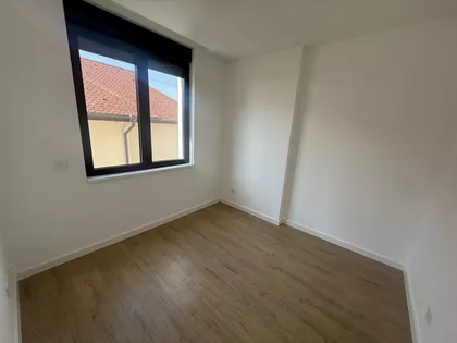 Geri Karolja | 4zida.rs