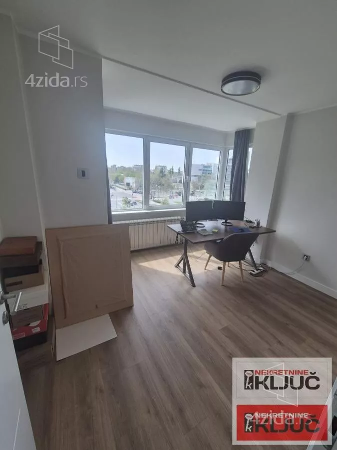 Četvoroiposoban stan | 4zida