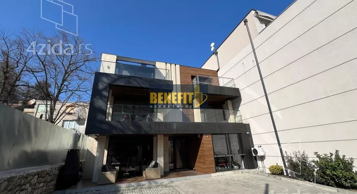 Poslovna zgrada | 4zida