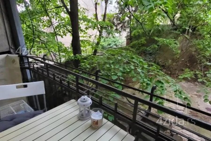 Četvoroiposoban stan | 4zida