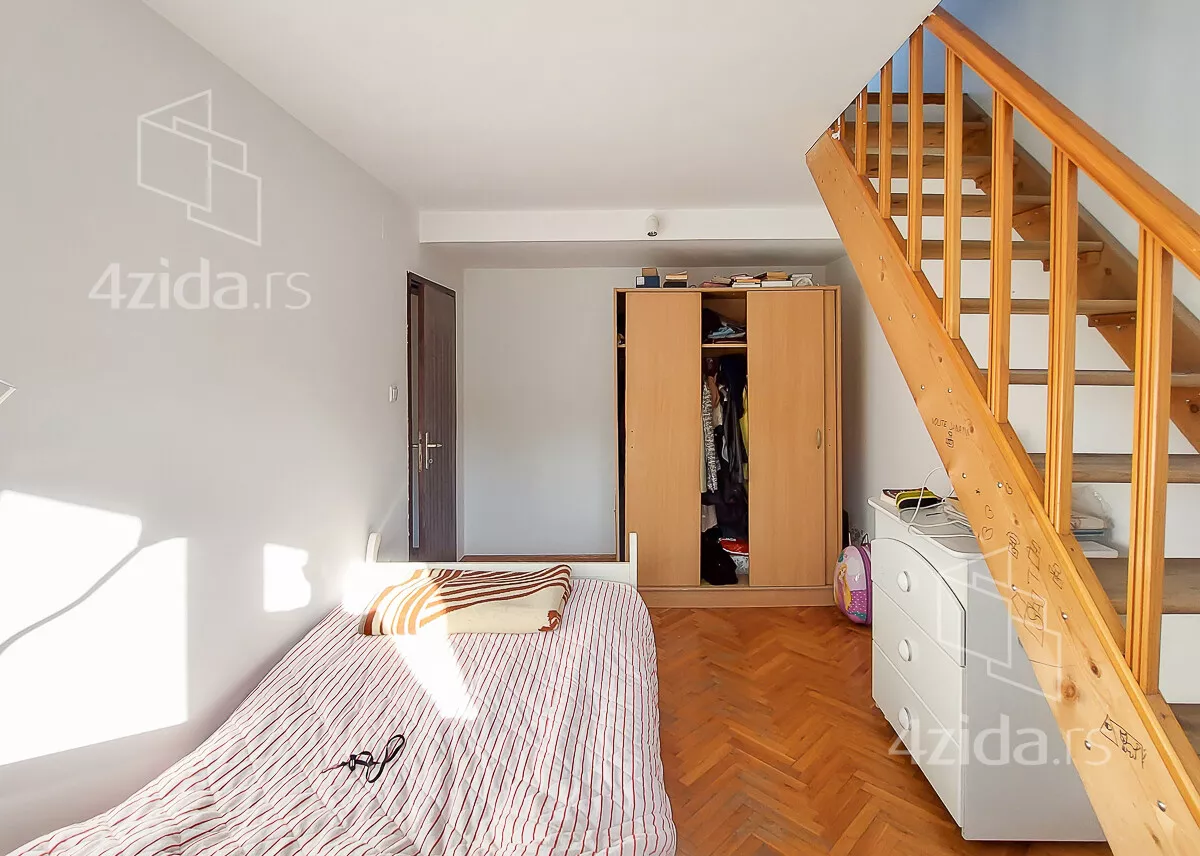 Šestosoban stan | 4zida