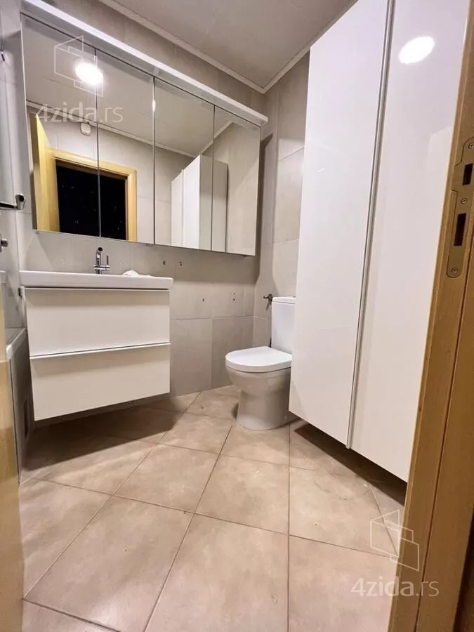 Šestosoban stan | 4zida