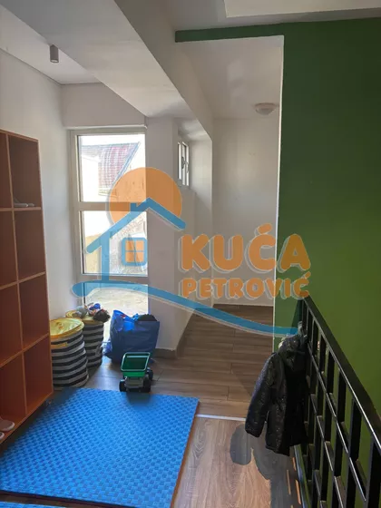 Učitelj Tasina | 4zida.rs