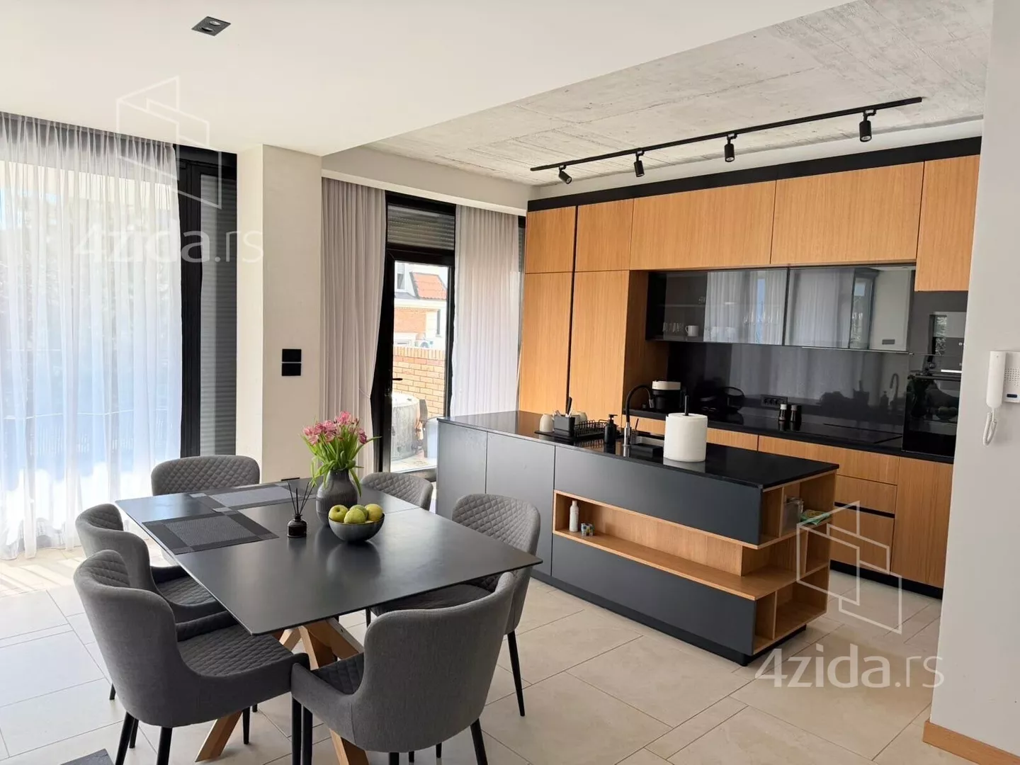 Petosoban stan | 4zida