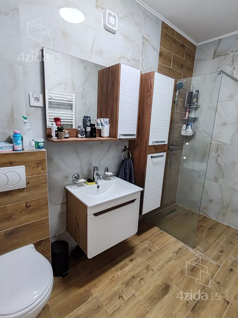 Petosoban stan | 4zida