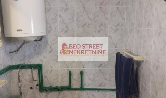 Poslovna zgrada | 4zida