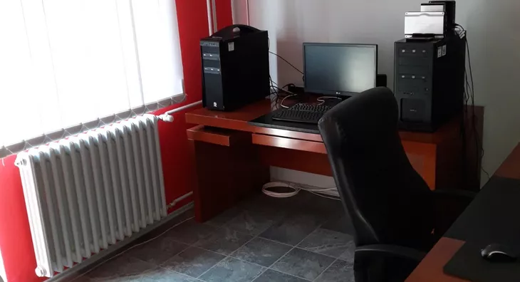 Poslovna zgrada | 4zida