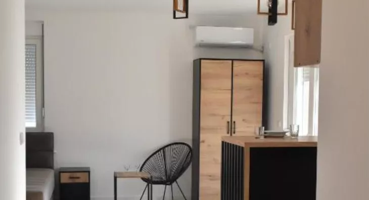 Poslovna zgrada | 4zida