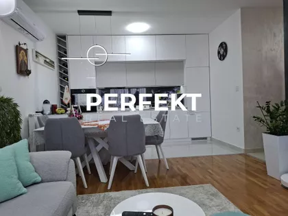 Karađorđeva | 4zida.rs