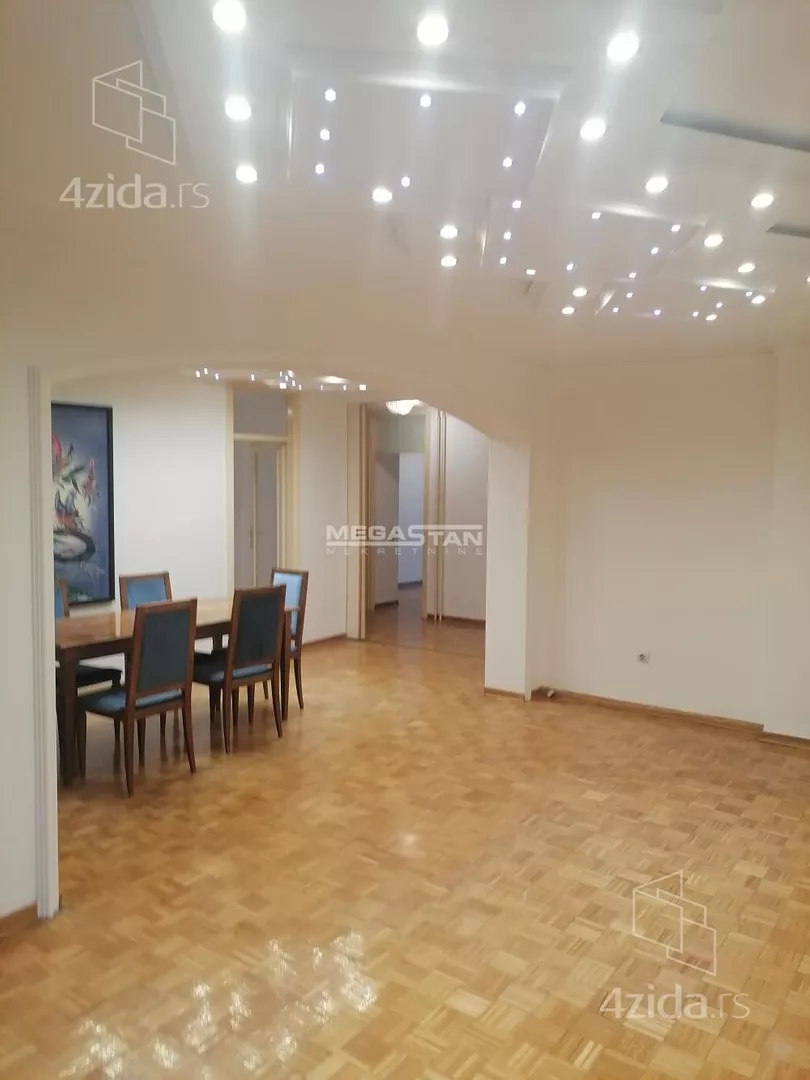 Četvoroiposoban stan | 4zida