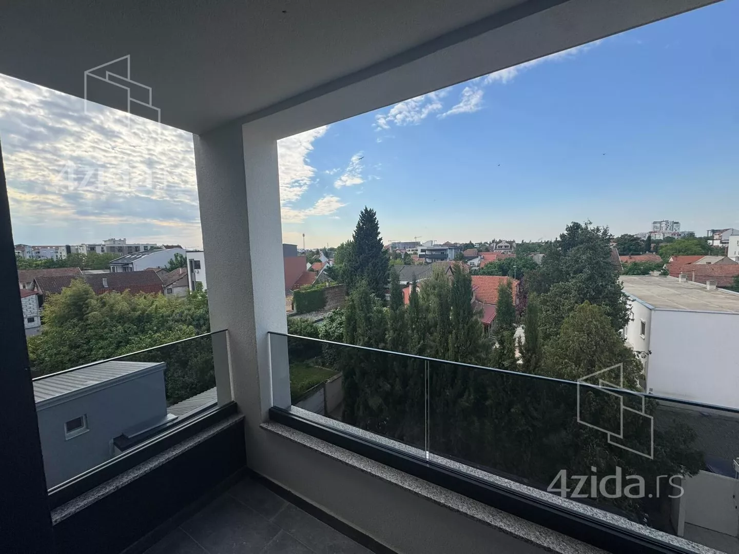 Šestosoban stan | 4zida