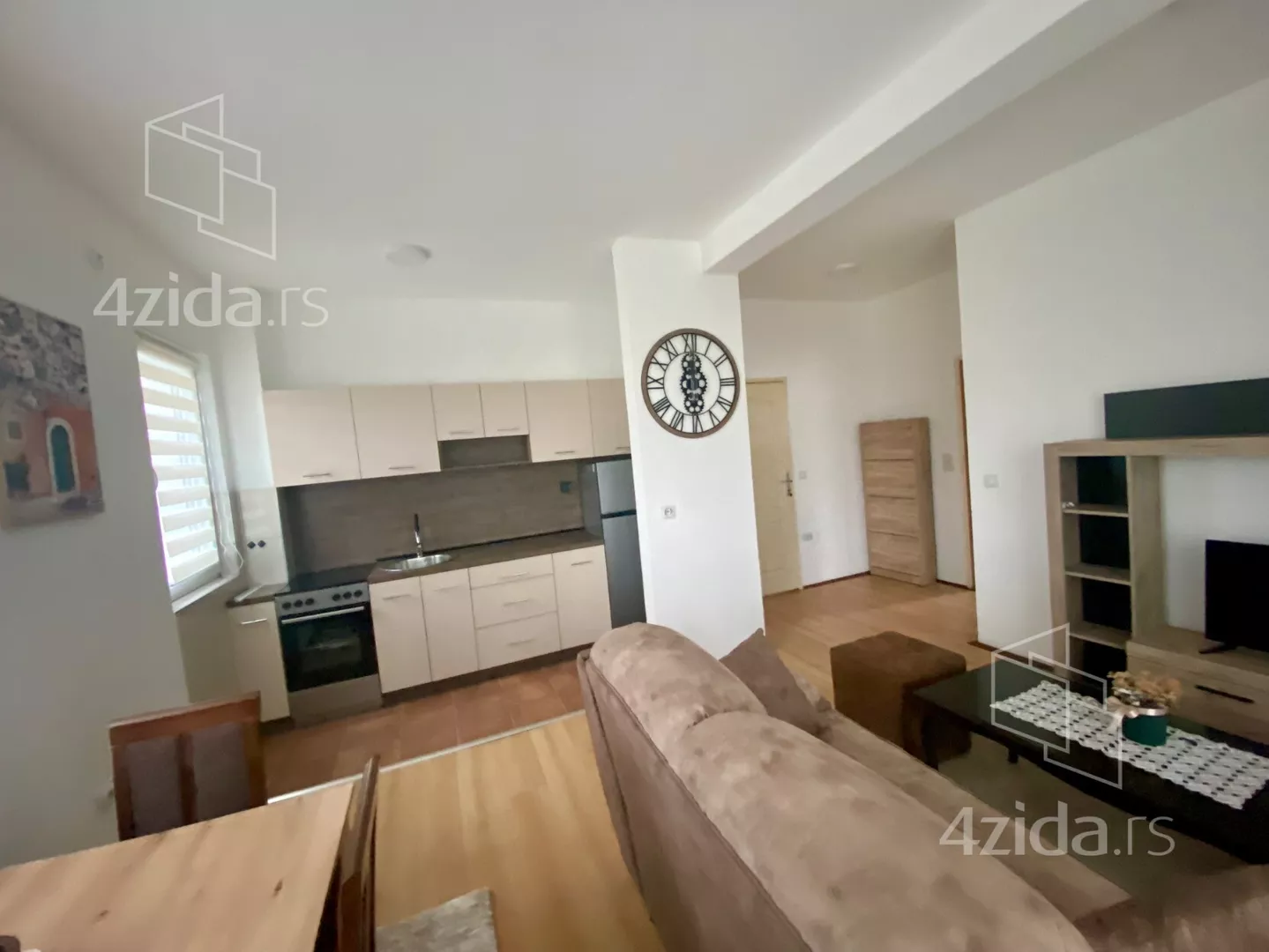 Jednoiposoban stan | 4zida