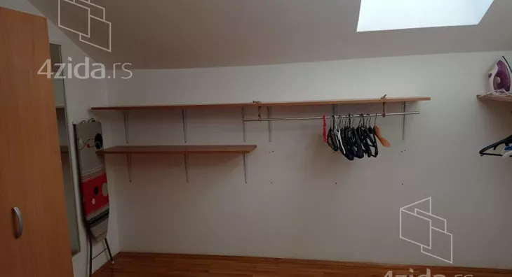 Troiposoban stan | 4zida