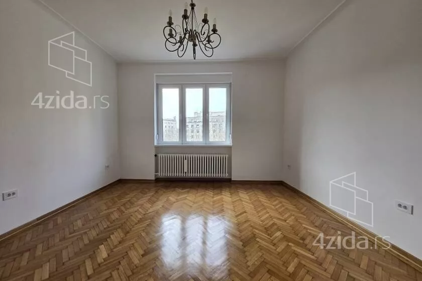 Četvoroiposoban stan | 4zida