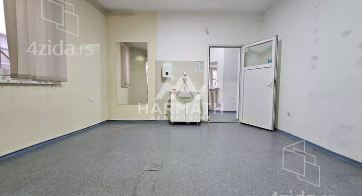 Poslovna zgrada | 4zida