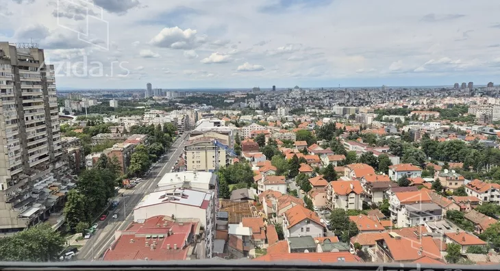 Četvoroiposoban stan | 4zida