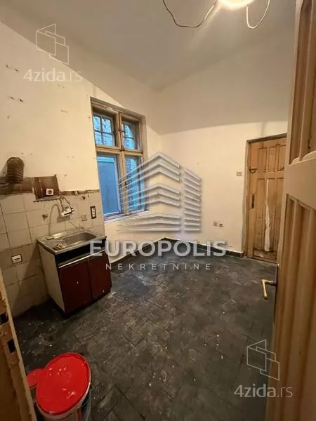Četvoroiposoban stan | 4zida