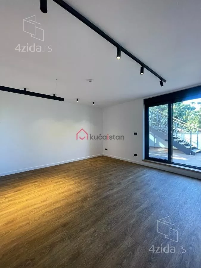 Poslovna zgrada | 4zida