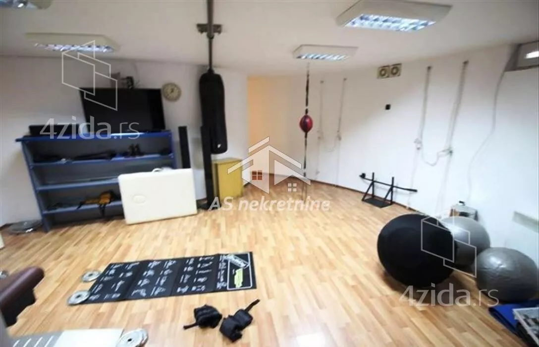 Četvoroiposoban stan | 4zida