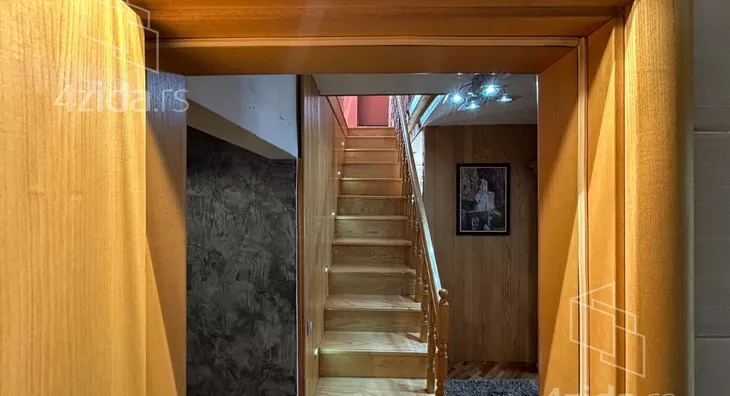 Četvoroiposoban stan | 4zida