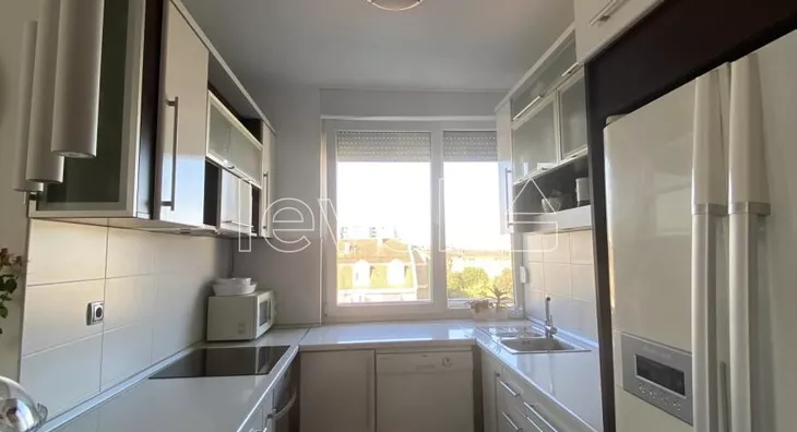 Šestosoban stan | 4zida