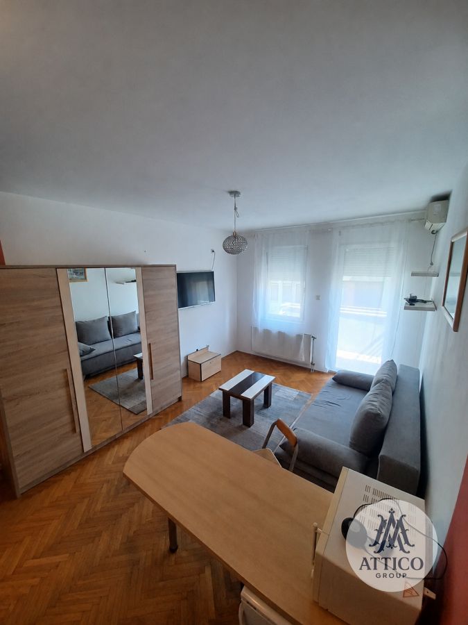 Jednosoban stan, Novi Sad